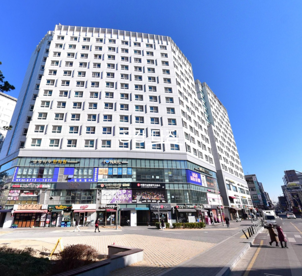 서울 강서구 마곡동 전용면적 약 12.46평 1.5룸 구조로 되어 있는 귀한 실입주 가능 오피스텔 입니다. 매매 매물번호 10869 사진 2