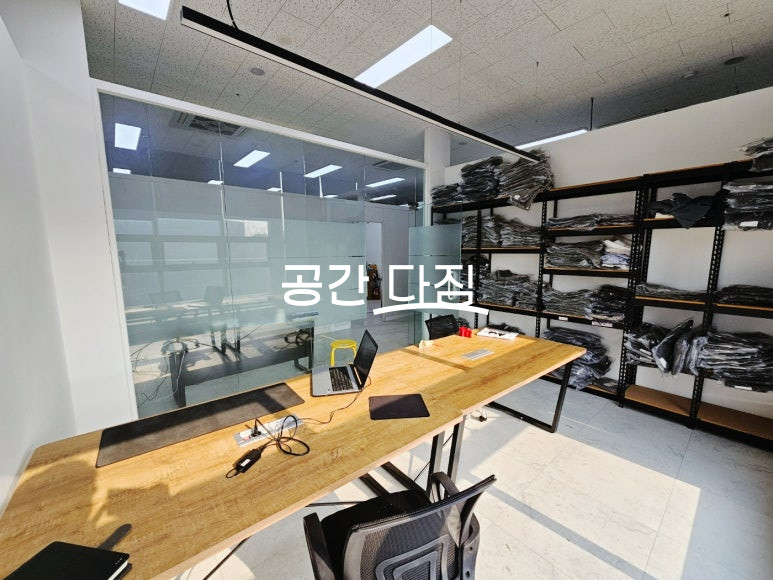 서울 강서구 마곡동 마곡 사무실 40평 ~ 60평 스튜디오 촬영 시설 완비 자연광과 파크뷰까지 풀인테리어 무상 인수 월세 매물번호 12199 사진 4