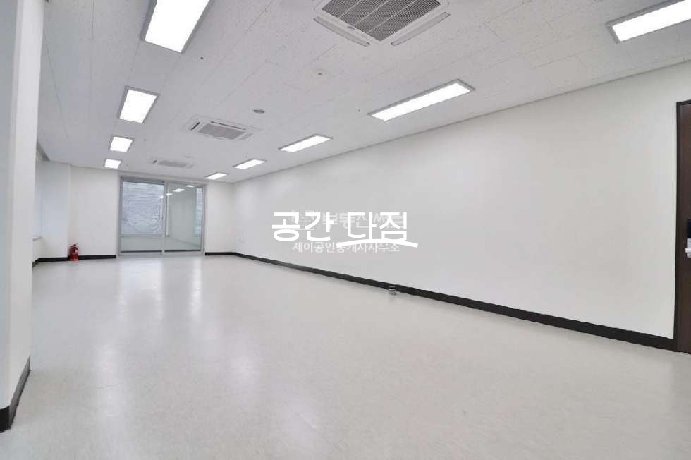 서울 강서구 마곡동 전용17평으로 7~8인 사무실 운영하실분 강력 추천합니다. 월세 매물번호 10337 사진 1