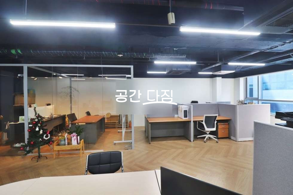 서울 강서구 마곡동 전용22평 9인~10인 인테리어 되어 있는 사무실로 사용하기 정말 좋습니다 강력 추천합니다. 월세 매물번호 10179 사진 3
