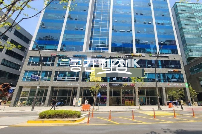서울 강서구 마곡동 전용 9.3평으로 4~5인 사무실 찾으시는 분들께 적극적으로 추천드립니다. 월세 매물번호 10247 사진 4