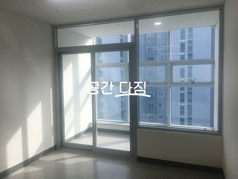 서울 강서구 마곡동 마곡역 역세권으로 사무실, 주거단지 밀집지역으로 사무환경으로는 최적합화 되어 있어 강력추천합니다. 월세 매물번호 10116 사진 3