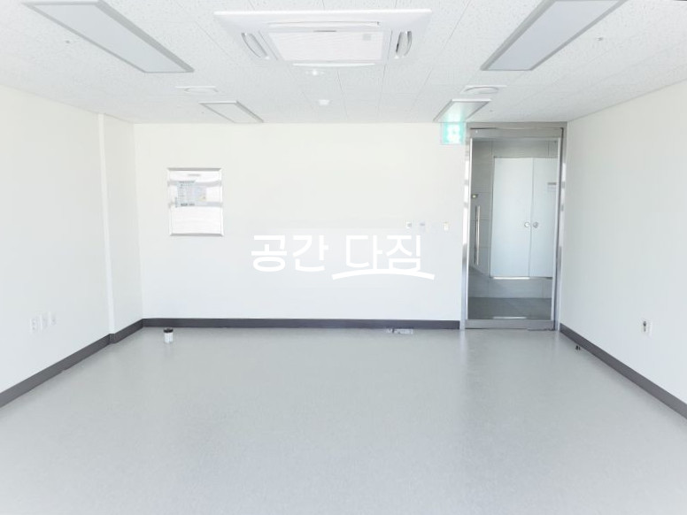 서울 강서구 마곡동 전용13평으로 6~7인 사무실로 사용하기 좋은 곳이기에 강력 추천 드립니다. 월세 매물번호 10312 사진 2