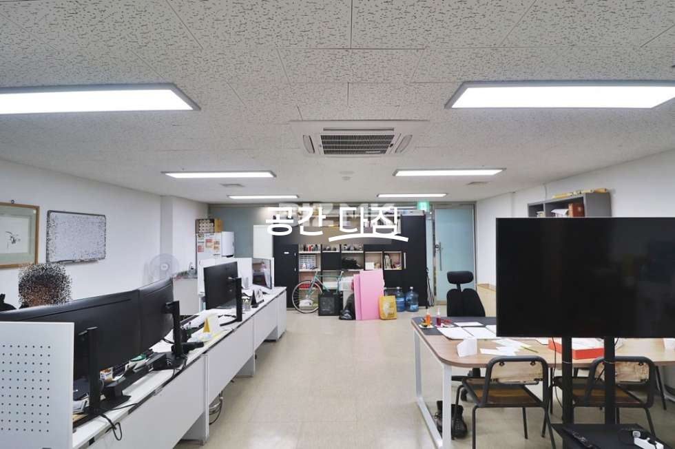 서울 강서구 마곡동 전용 17평으로 마곡역초역세권 8~9인 사무실 찾으시는분들에게 강력 추천합니다. 월세 매물번호 10440 사진 1